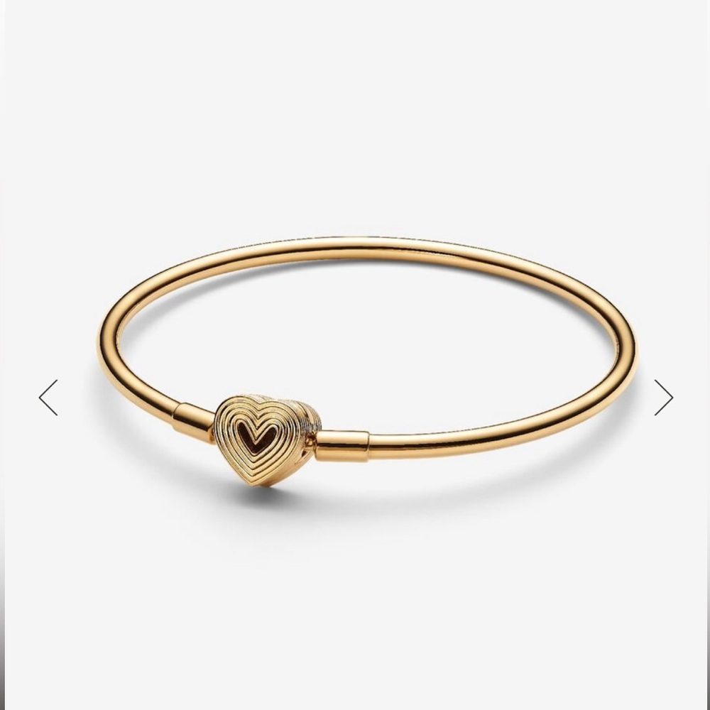 Pandora- Radiating Heart Clasp Bangle 14k gold plating 100% original.
